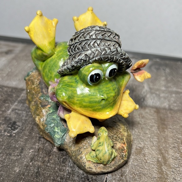 Accents Vintage Assorted Resin Frog Figurines Four Different Designs